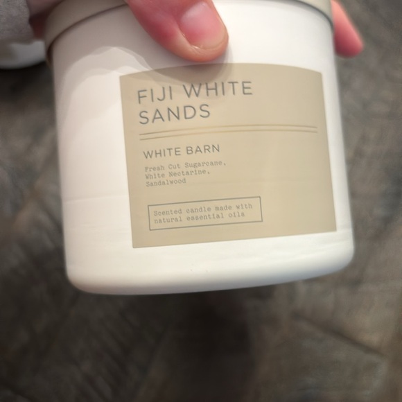 2 New White Fiji Sands Candles from Bath&Body - Picture 3 of 4